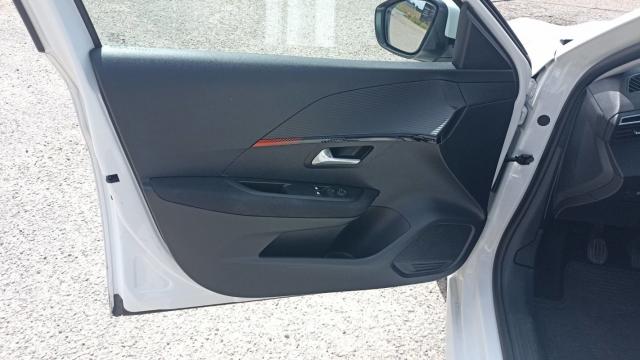 Peugeot 208 image 2