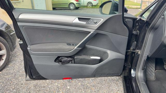 Volkswagen Golf image 9