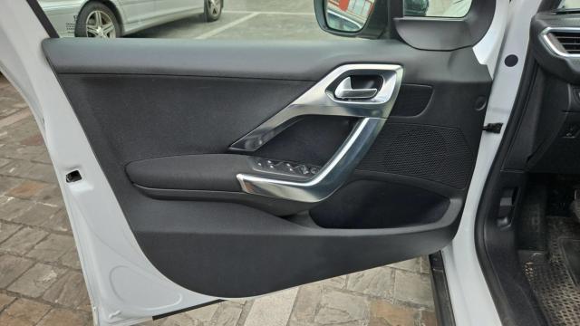 Peugeot 2008 image 4