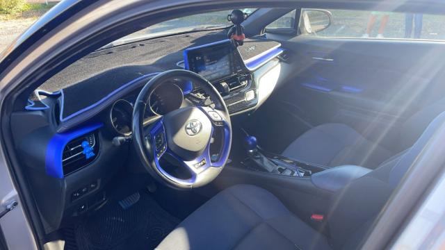 Toyota C-Hr image 9