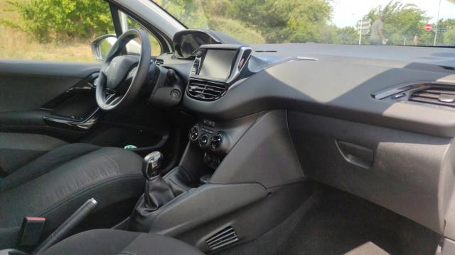 Peugeot 208 image 2