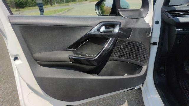 Peugeot 208 image 7