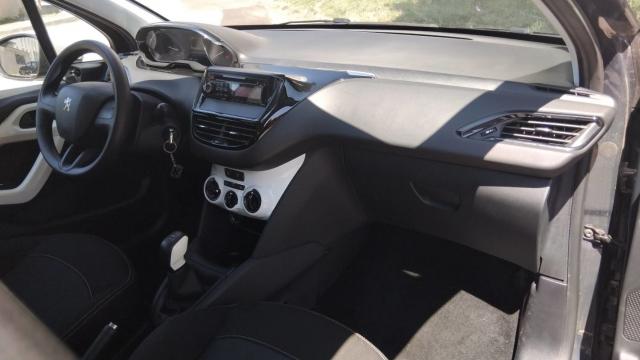 Peugeot 208 image 5