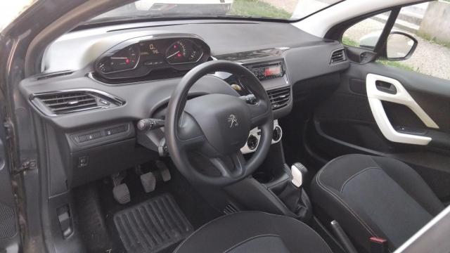 Peugeot 208 image 1