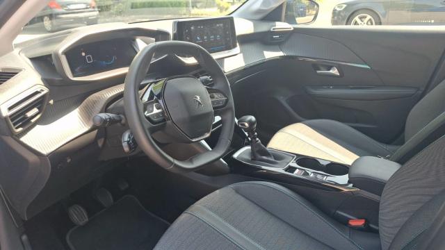 Peugeot 208 image 8