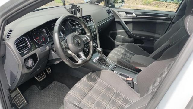 Volkswagen Golf image 9