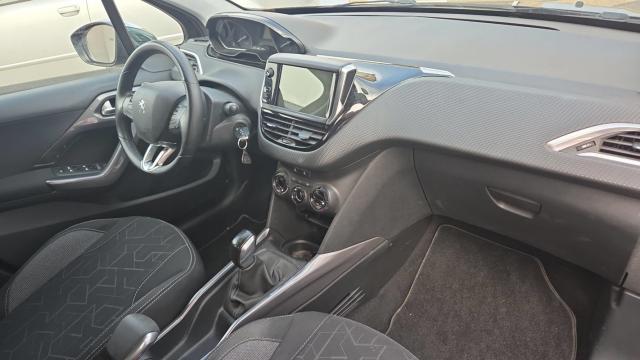 Peugeot 2008 image 8