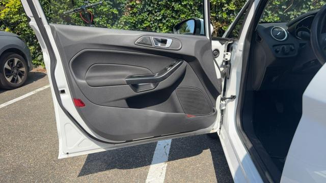 Ford Fiesta image 9