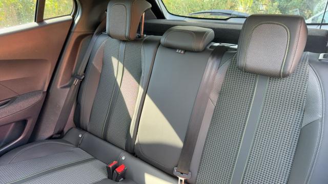 Peugeot 2008 image 6