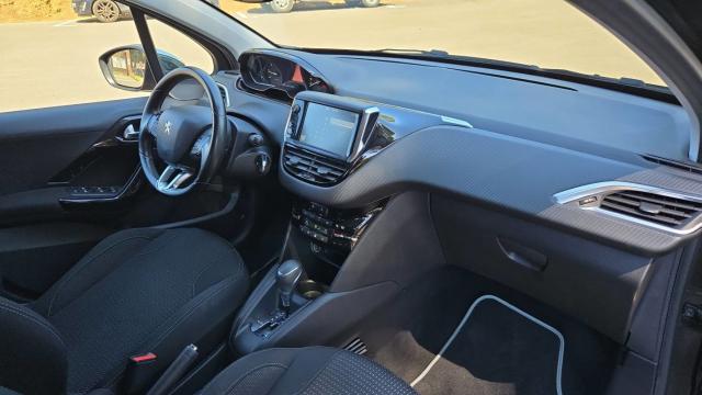 Peugeot 208 image 8