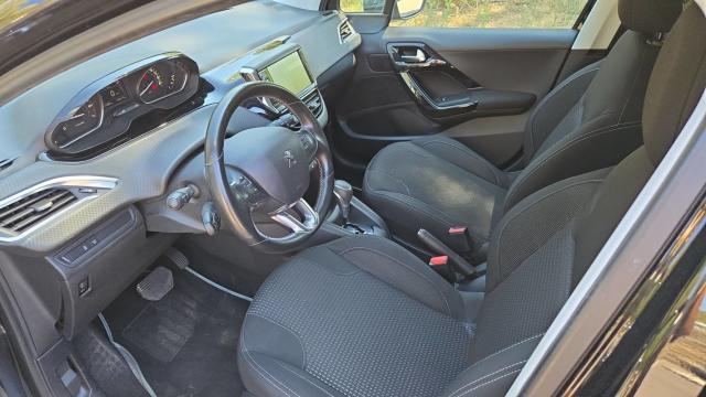 Peugeot 208 image 7