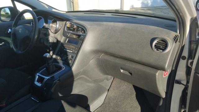 Peugeot 5008 image 8