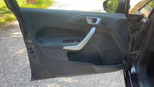 Ford Fiesta image 6