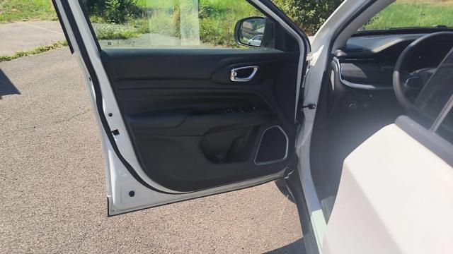 Jeep Compass image 9