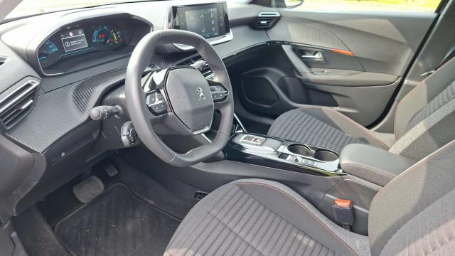 Peugeot 2008 image 2