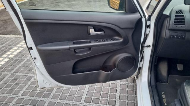 Kia Venga image 6