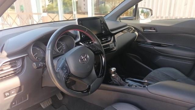 Toyota C-Hr image 2