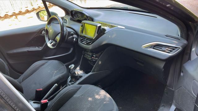 Peugeot 208 image 6