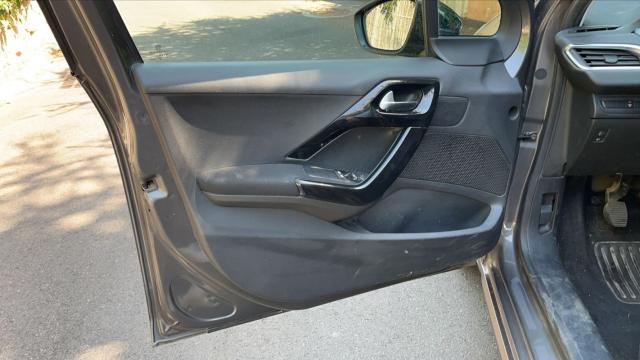 Peugeot 208 image 5