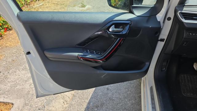 Peugeot 208 image 8