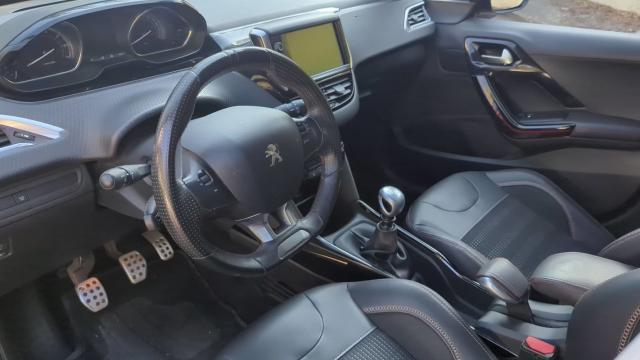 Peugeot 2008 image 2