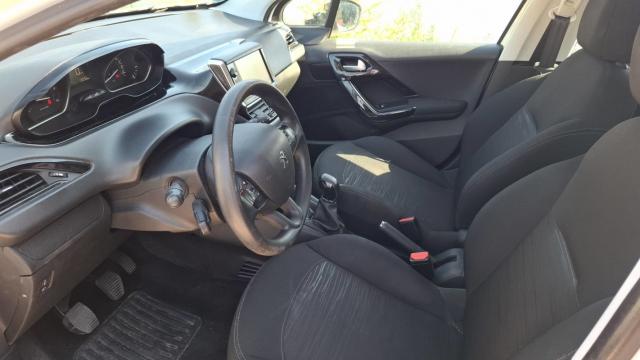 Peugeot 208 image 1