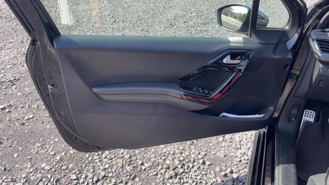 Peugeot 208 image 8