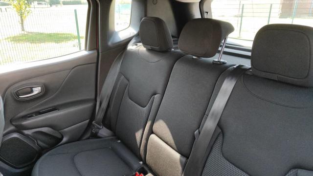 Jeep Renegade image 9