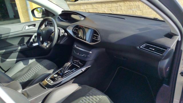 Peugeot 308 image 2