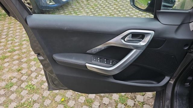 Peugeot 2008 image 3