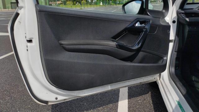 Peugeot 208 image 6