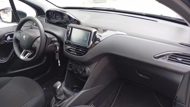 Peugeot 208 image 6