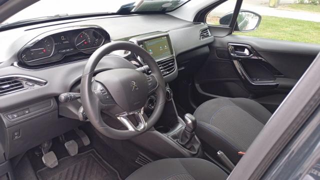 Peugeot 208 image 9