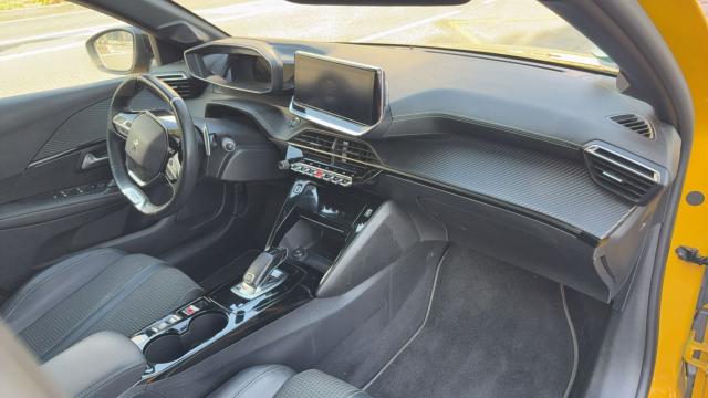 Peugeot 208 image 8