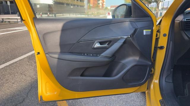 Peugeot 208 image 7