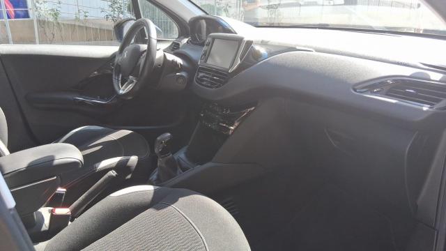 Peugeot 208 image 7