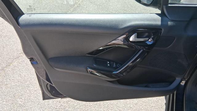 Peugeot 208 image 9