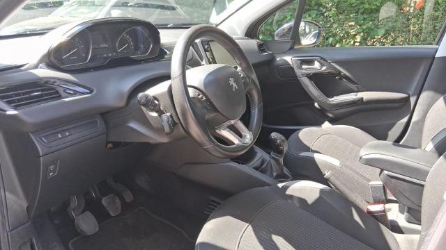 Peugeot 208 image 3