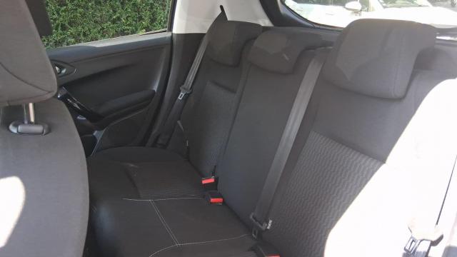 Peugeot 208 image 2