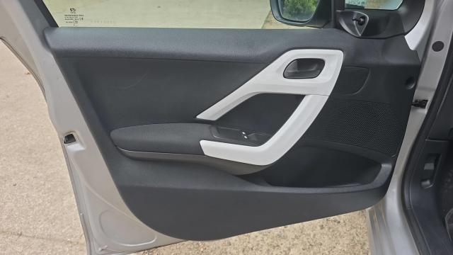 Peugeot 208 image 6