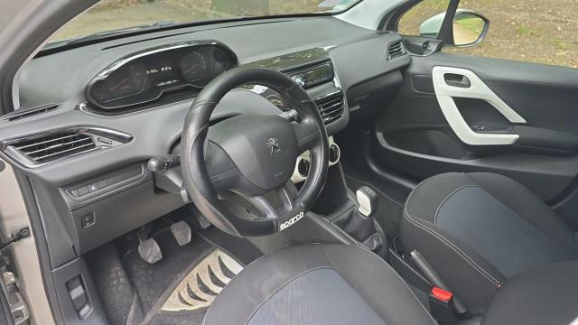 Peugeot 208 image 7