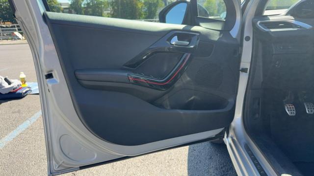 Peugeot 208 image 1