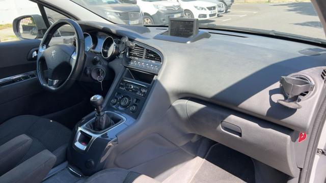 Peugeot 5008 image 9