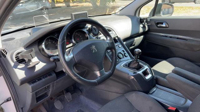 Peugeot 5008 image 8