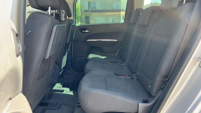 Peugeot 5008 image 4