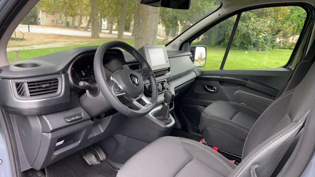 Renault Trafic image 2