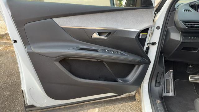Peugeot 3008 image 3