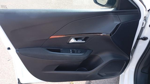 Peugeot 208 image 8