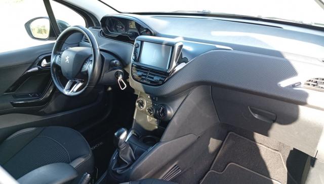 Peugeot 208 image 3