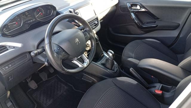 Peugeot 208 image 8